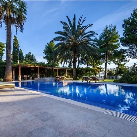 Svrrek Villa